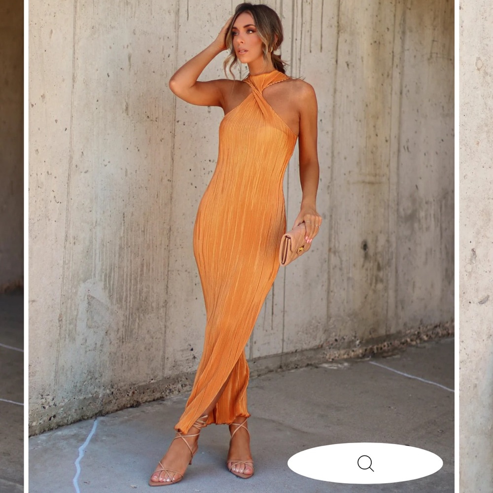 Vici CABO PLISSE TWISTED FRONT MAXI DRESS- Marigold